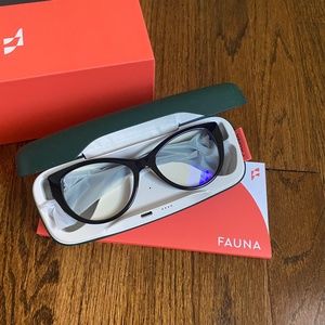 FAUNA Audio Levia Black with charging case